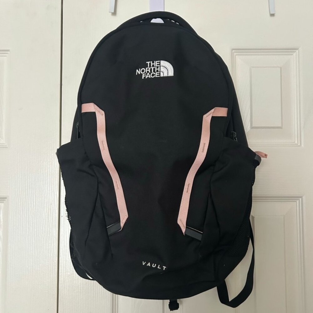 THE NORTH FACE Women's Vault Everyday Laptop Backpack | Commuter Travel Bag with
